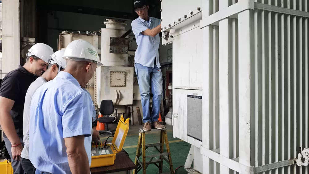 On-site Display of STRT-100 True 3-phase Turns Ratio Meter On-site Display of STRT-100 True 3-phase Turns Ratio Meter