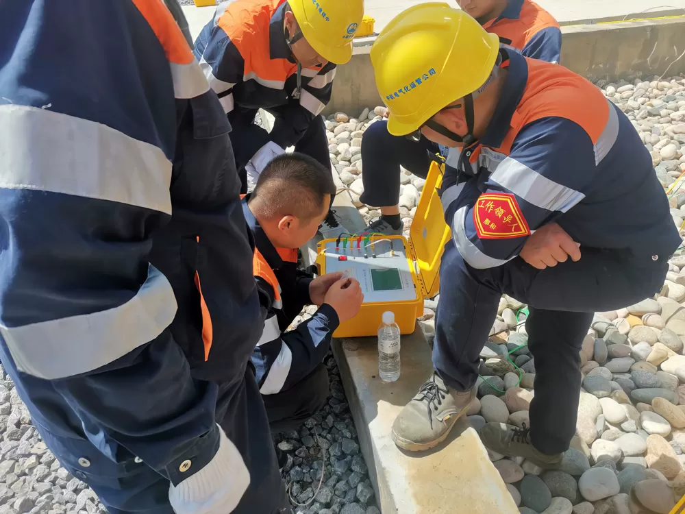 On-site Display of STRT-100 True 3-phase Turns Ratio Meter On-site Display of STRT-100 True 3-phase Turns Ratio Meter